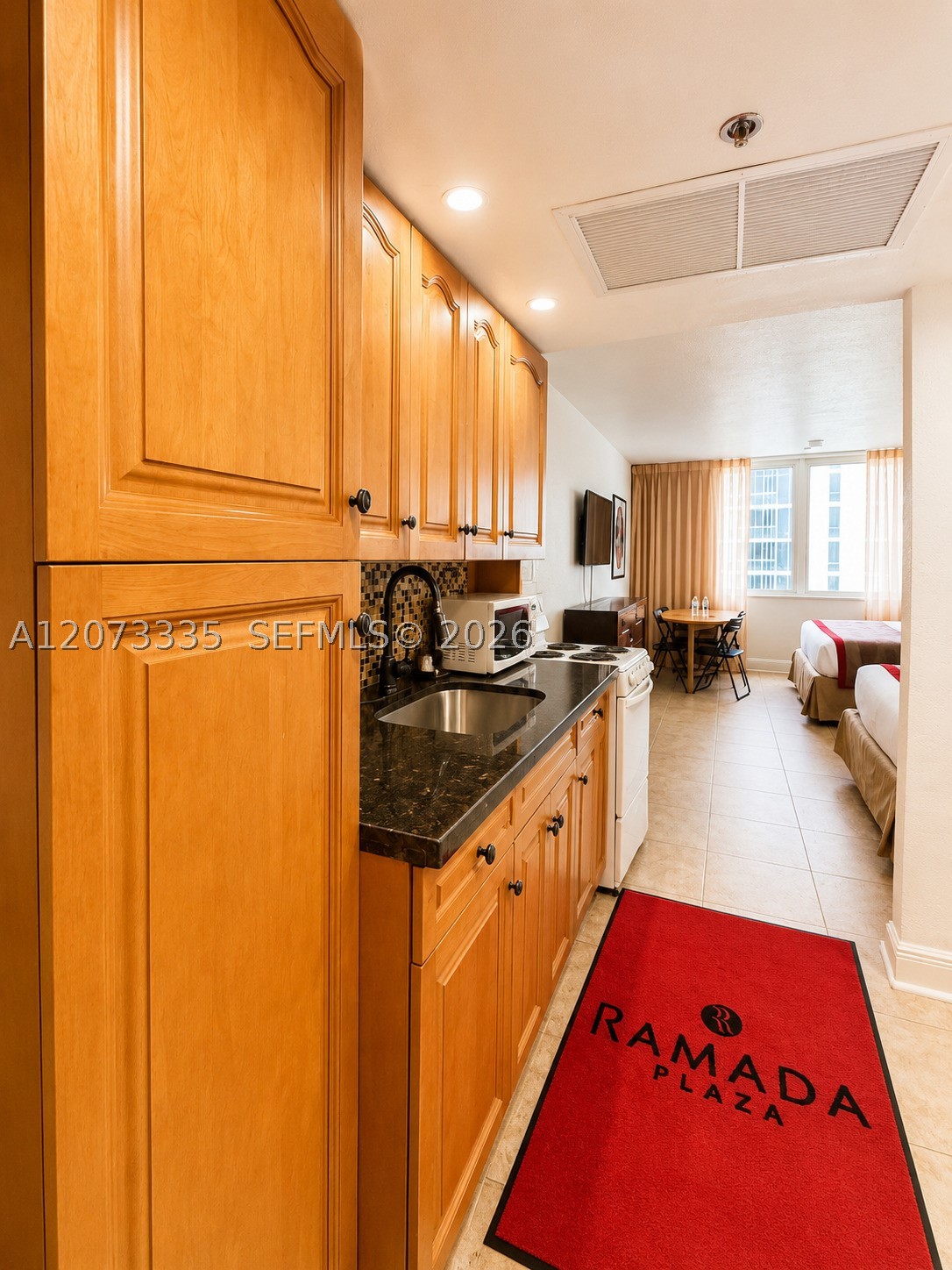 19201 Collins Ave 828 Property Photo 4