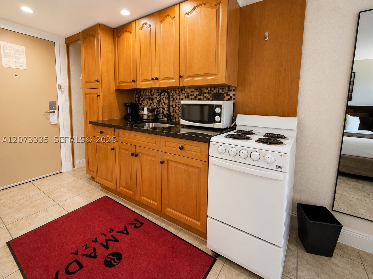 19201 Collins Ave 828 Property Photo 7