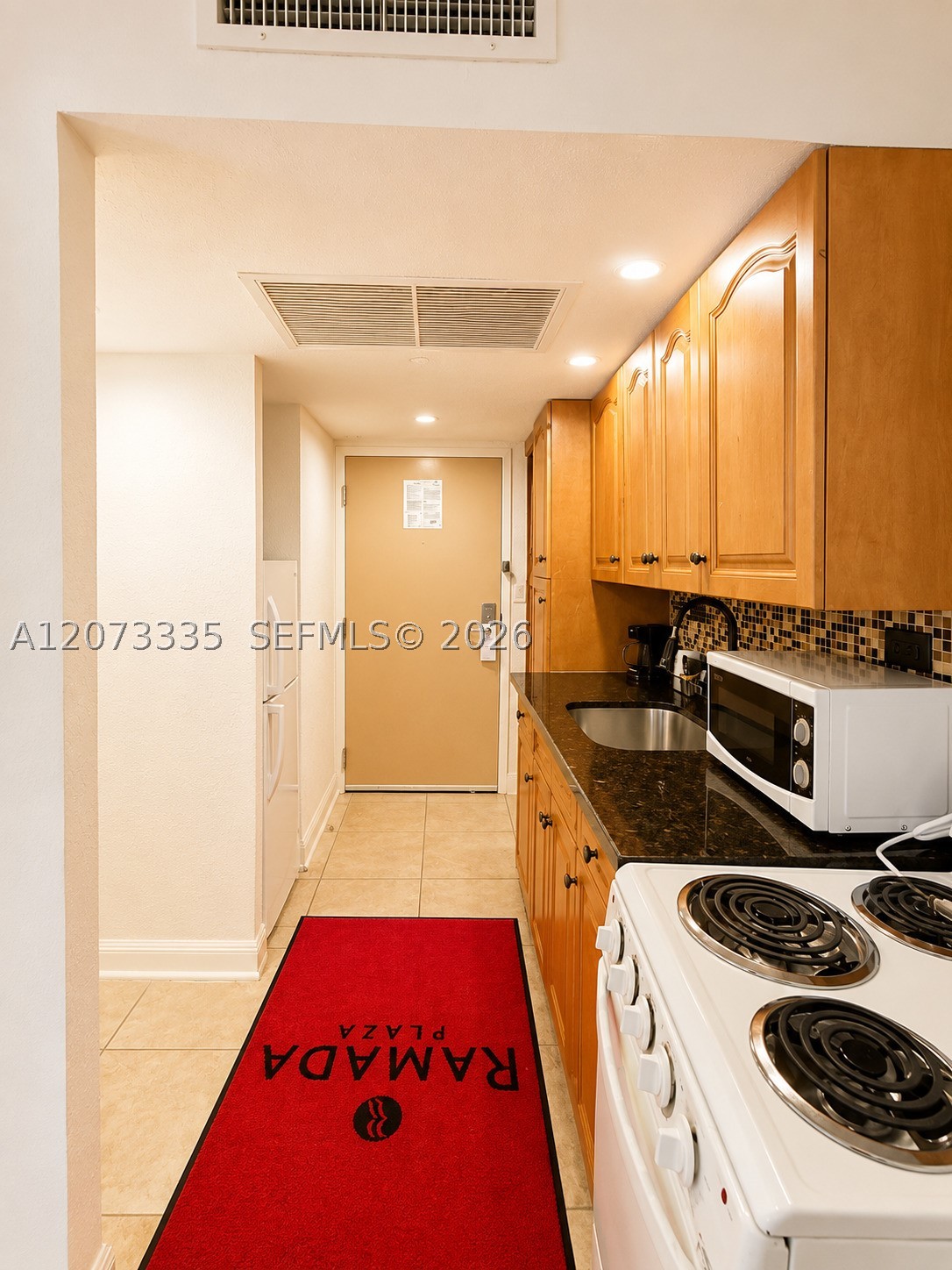 19201 Collins Ave 828 Property Photo 17