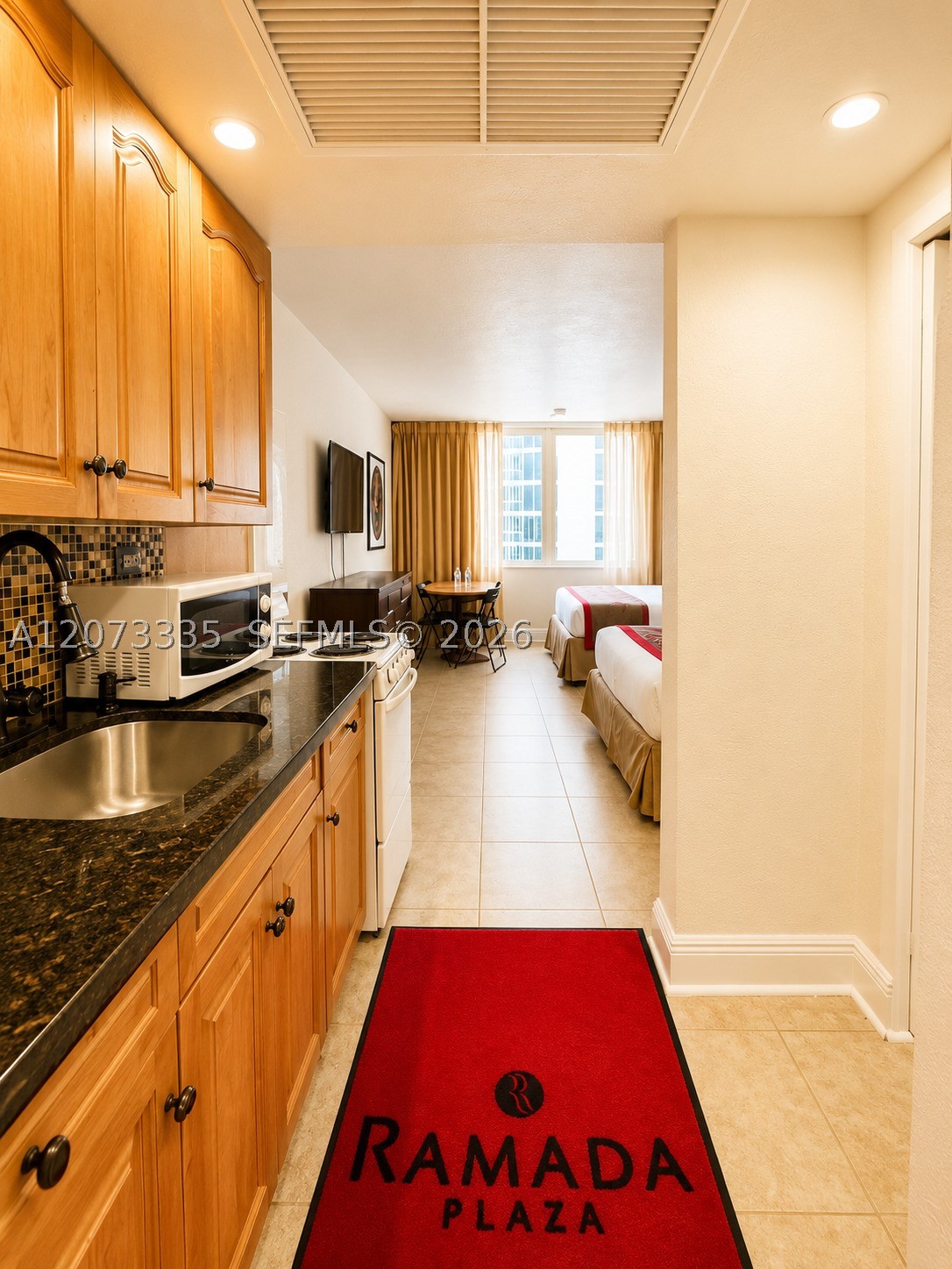 19201 Collins Ave 828 Property Photo 18