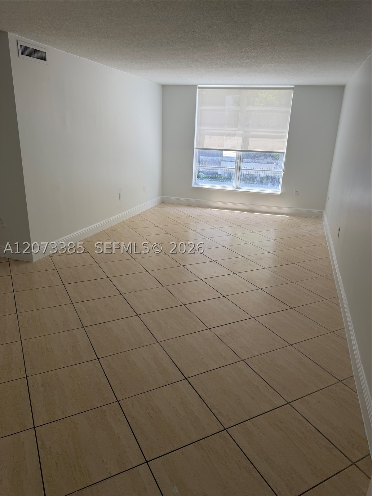 210 Sw 11th St 204 Property Photo 2