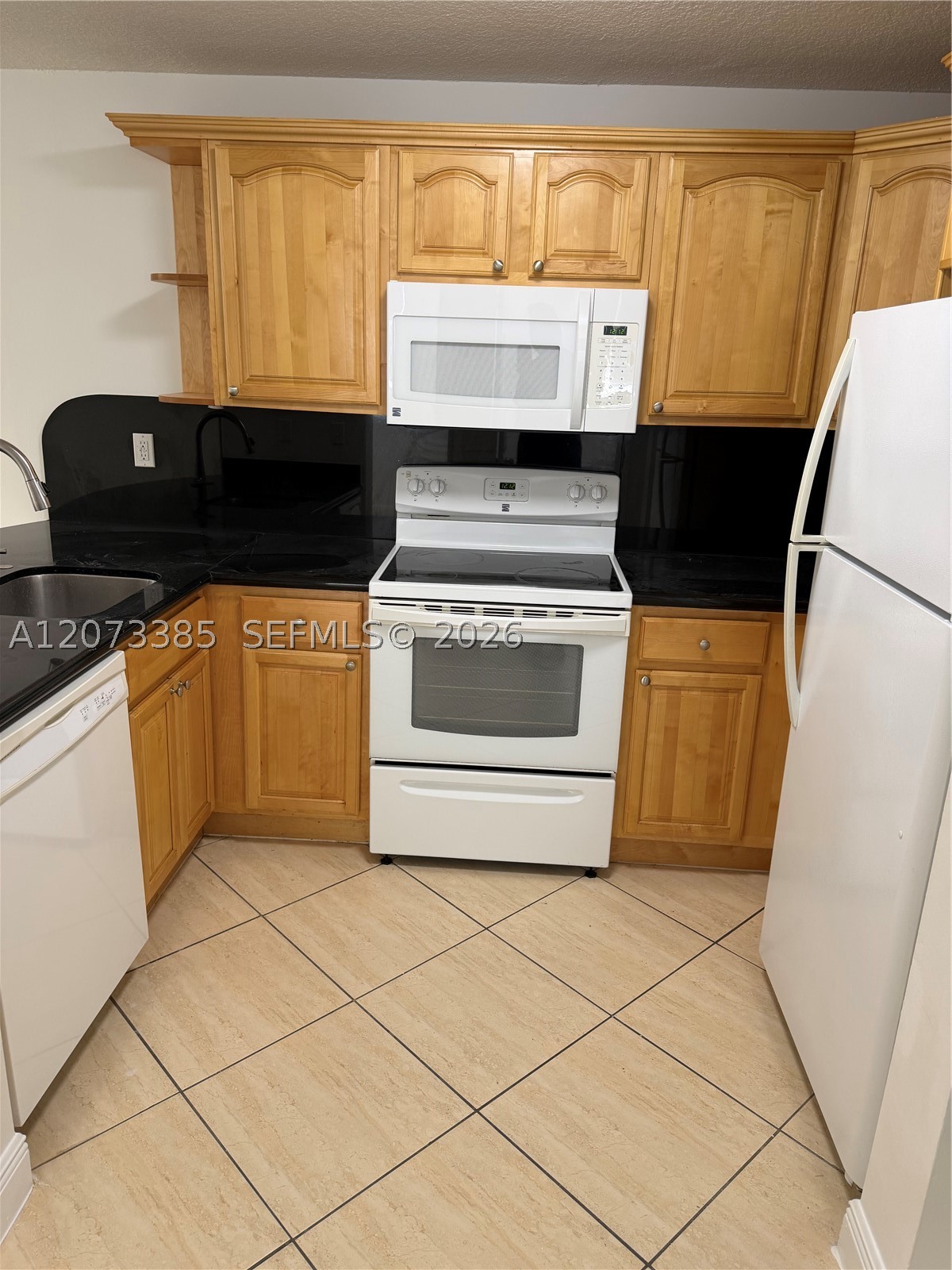 210 Sw 11th St 204 Property Photo 4