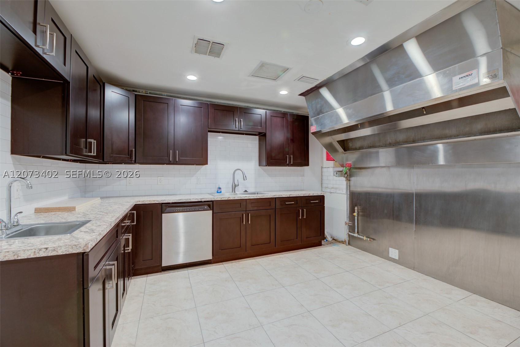 359 10th St Property Photo 10