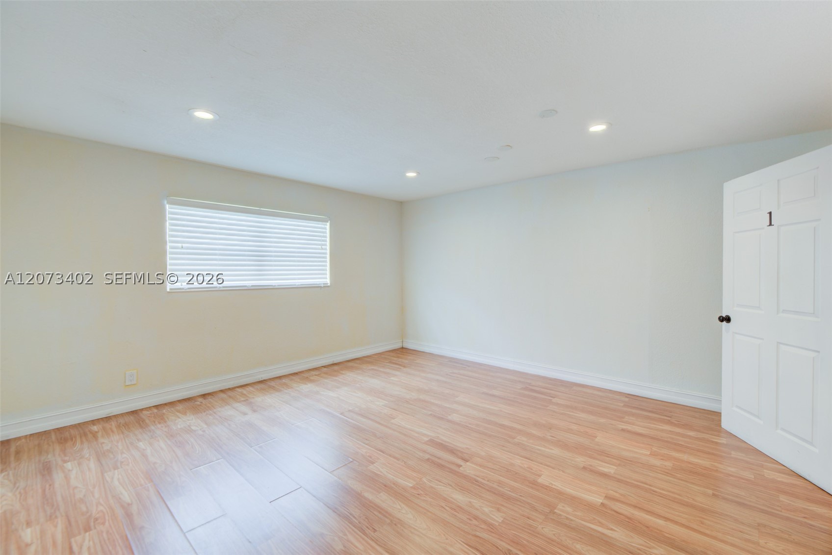 359 10th St Property Photo 14