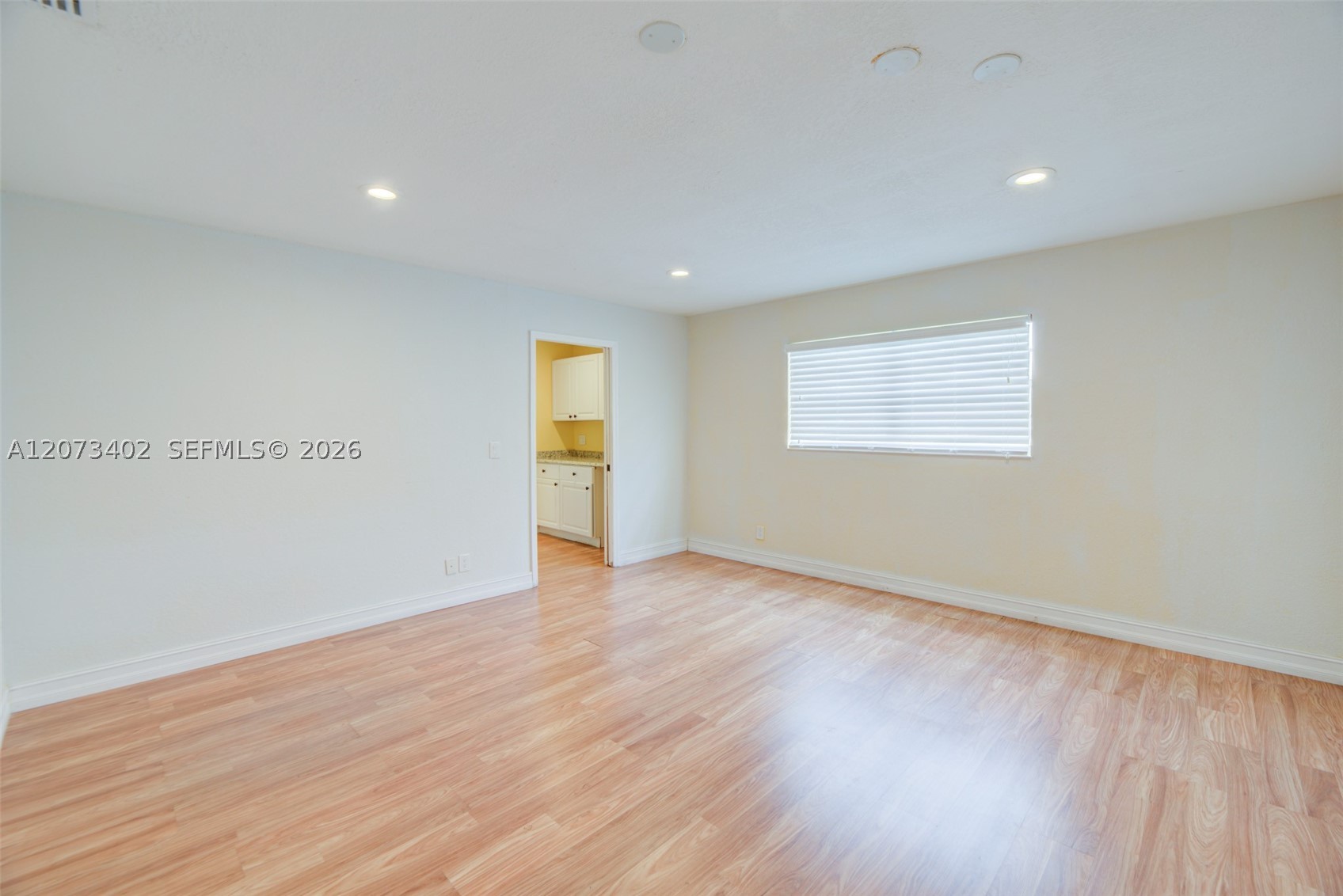359 10th St Property Photo 15