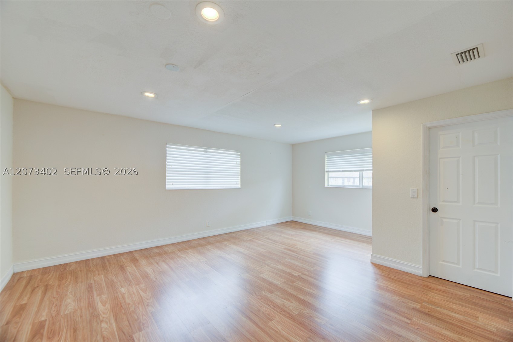 359 10th St Property Photo 17