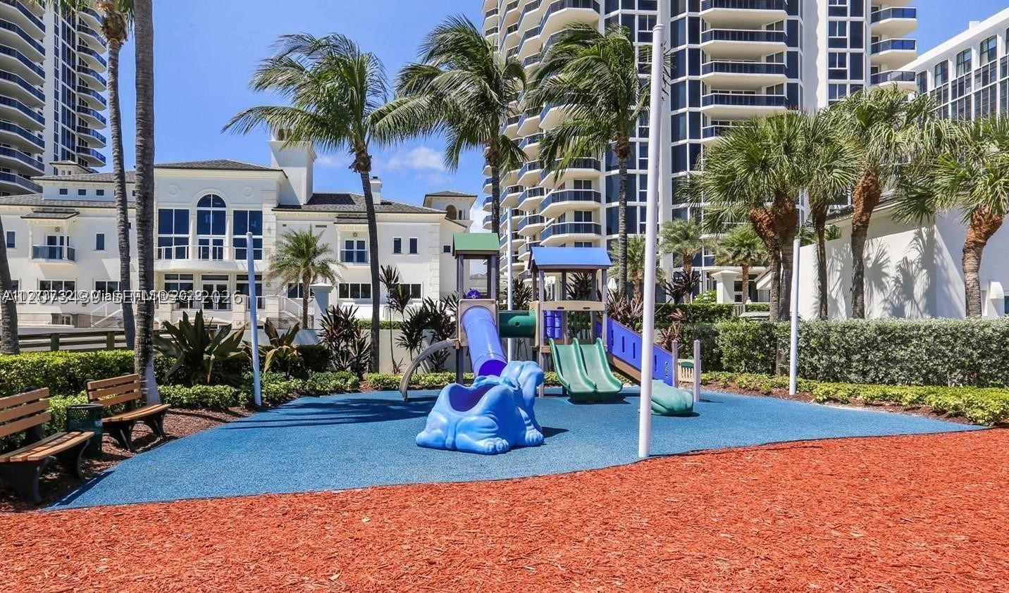 4779 Collins Ave 3708 Property Photo 15