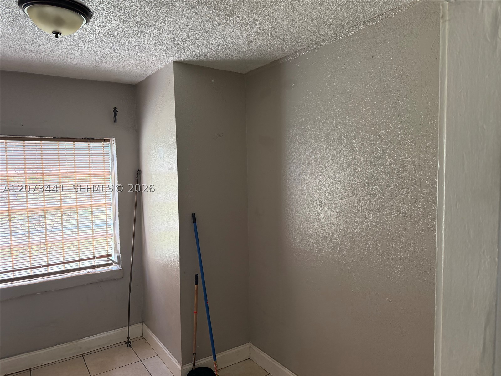 3035 Nw 55th St Property Photo 3