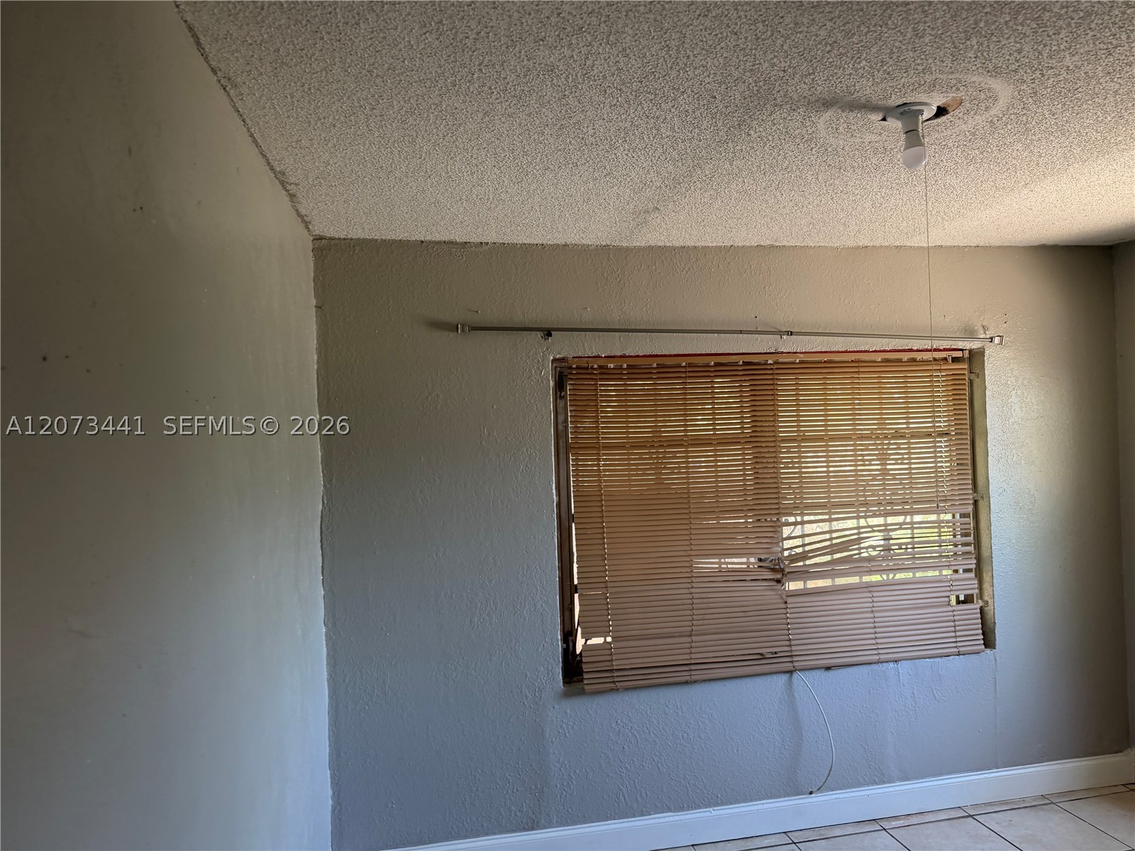 3035 Nw 55th St Property Photo 5