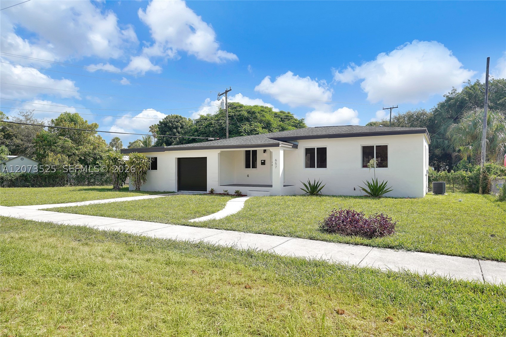 657 Ahmad St Property Photo 2