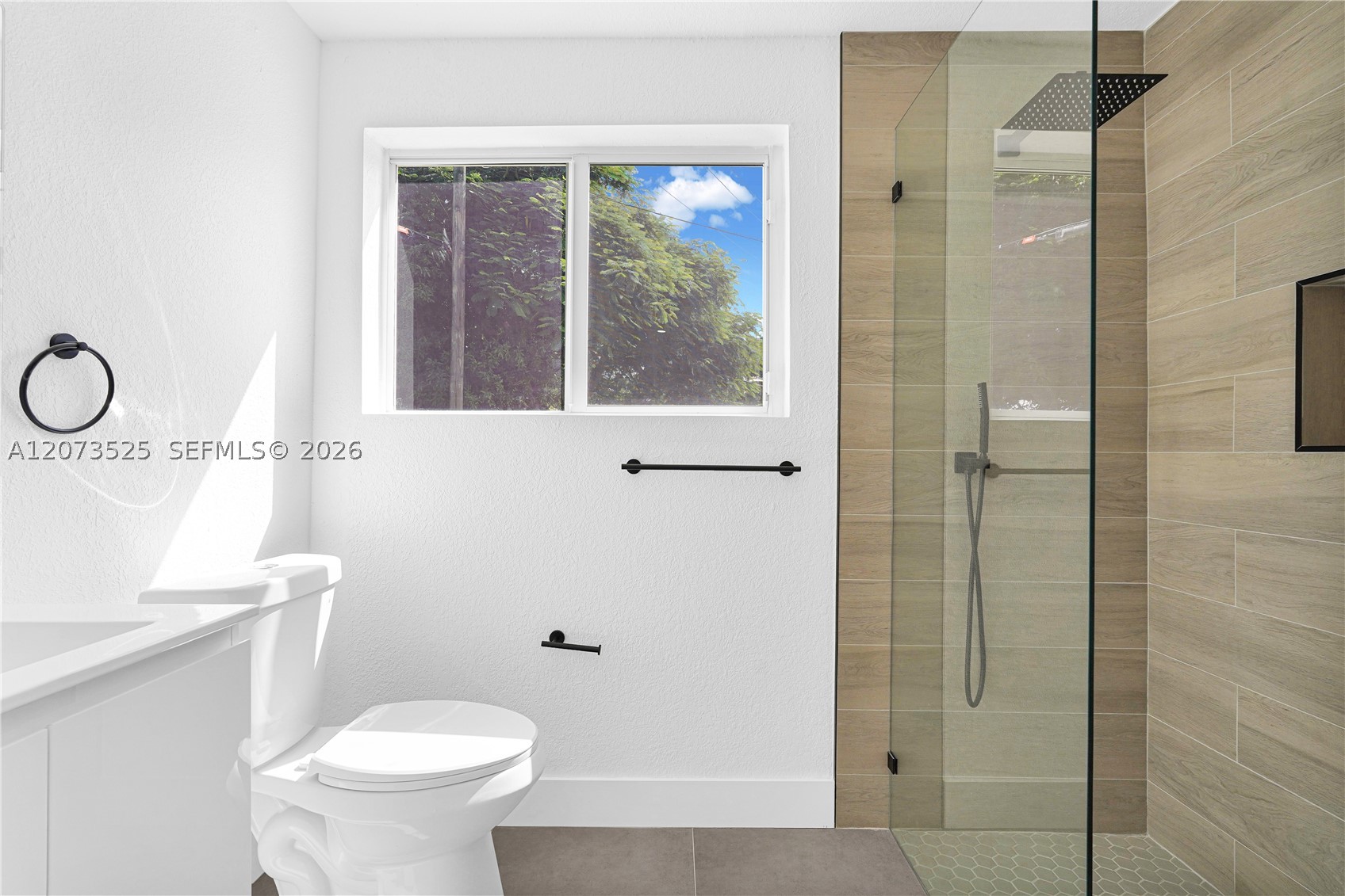 657 Ahmad St Property Photo 14