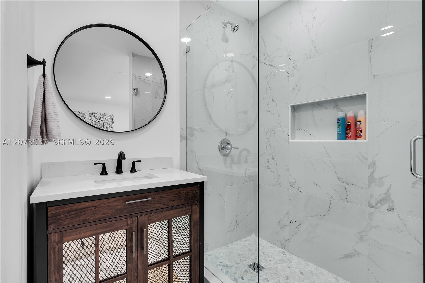 1510 Normandy B Property Photo 4