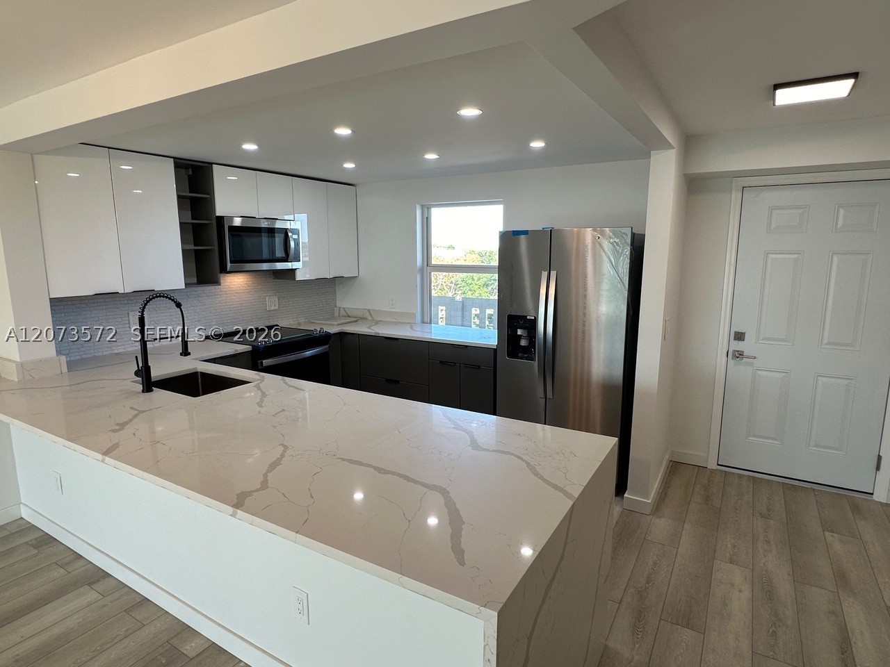 441 Se 3rd St 501 Property Photo 3