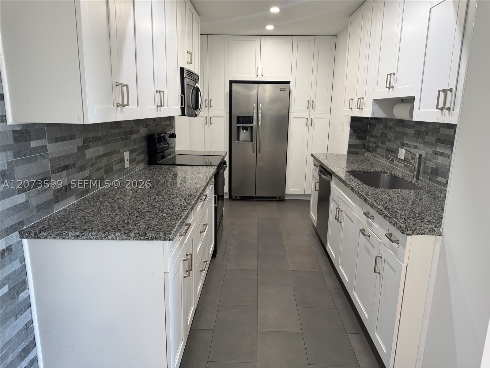 4200 Hillcrest Dr 809 Property Photo 2