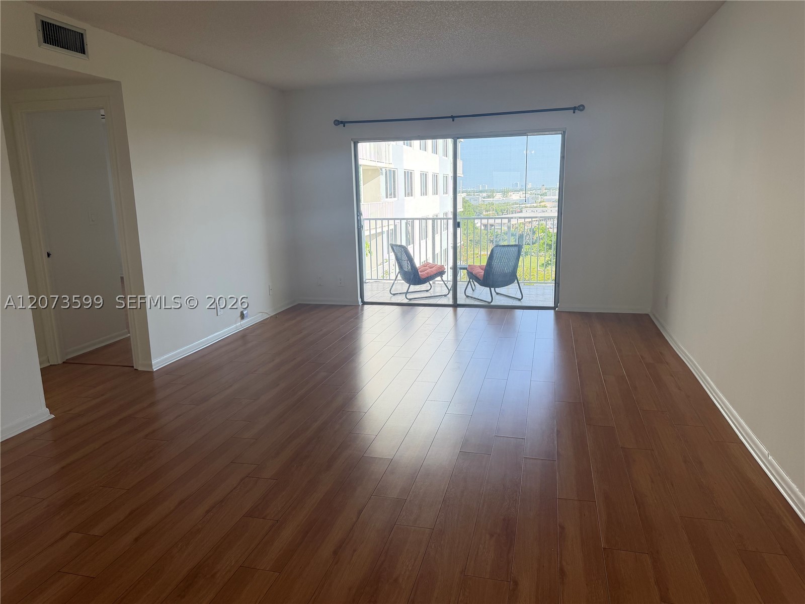 4200 Hillcrest Dr 809 Property Photo 6