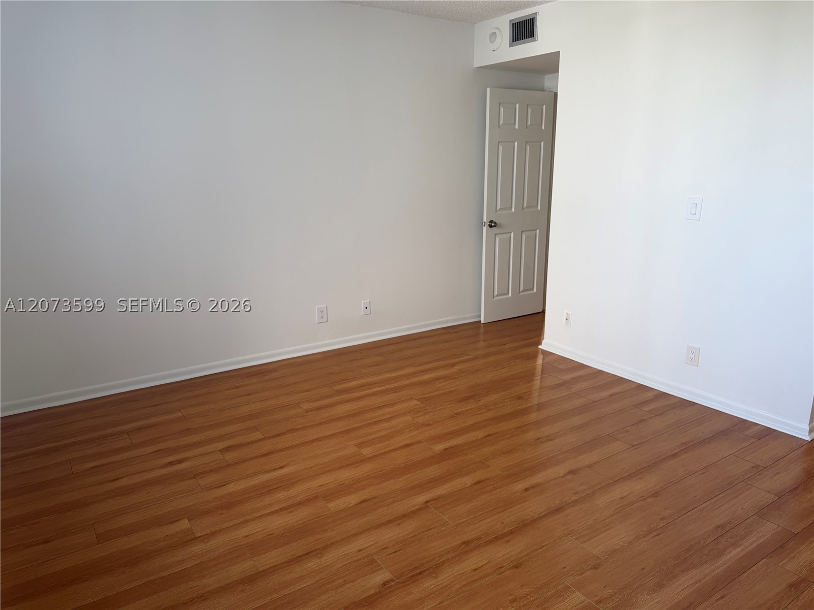4200 Hillcrest Dr 809 Property Photo 9