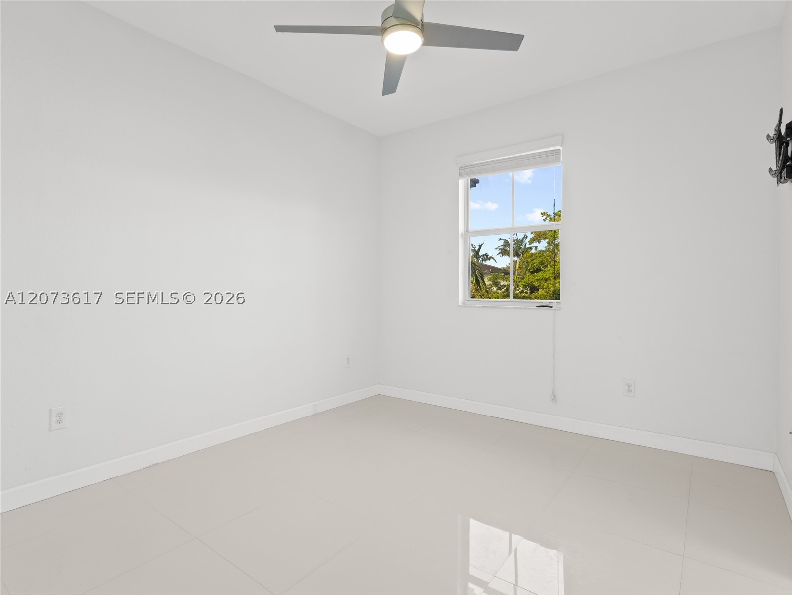 132 Se 28th Pl 7 Property Photo 36