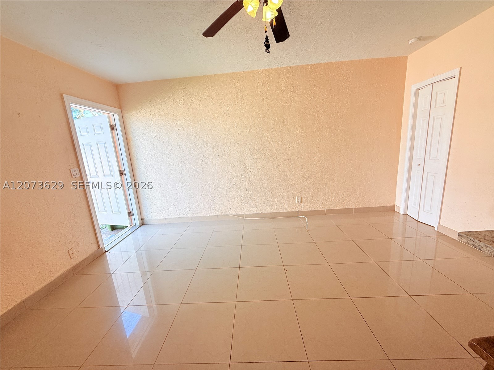 326 NE 6th St 3 Property Photo 1