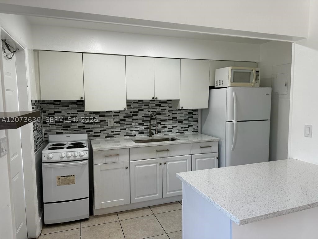 2115 N 17th Ct 3 Property Photo 1