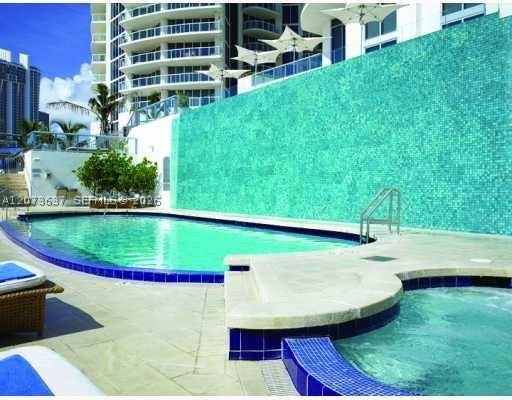 18683 Collins Ave 1709 Property Photo 4