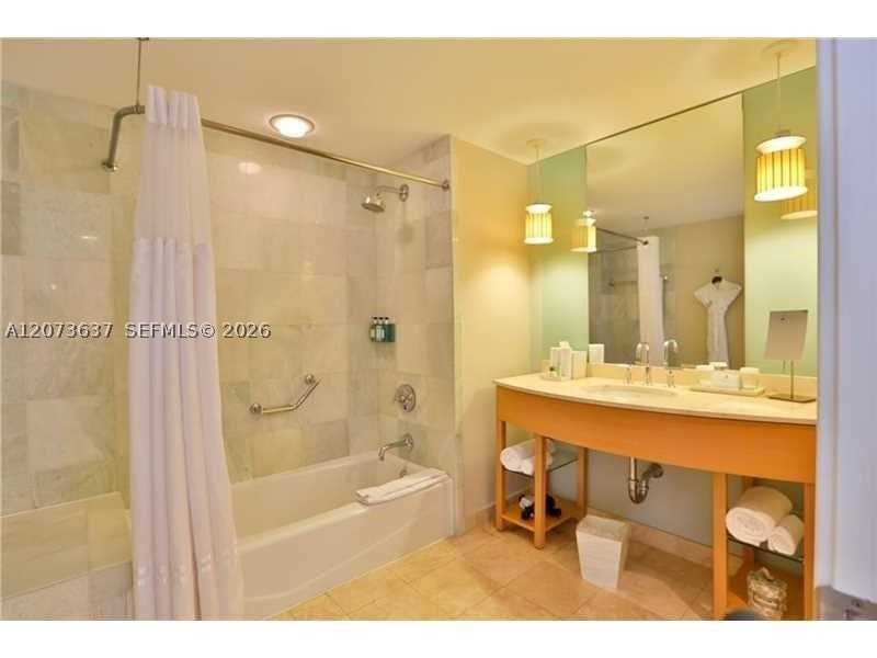 18683 Collins Ave 1709 Property Photo 5