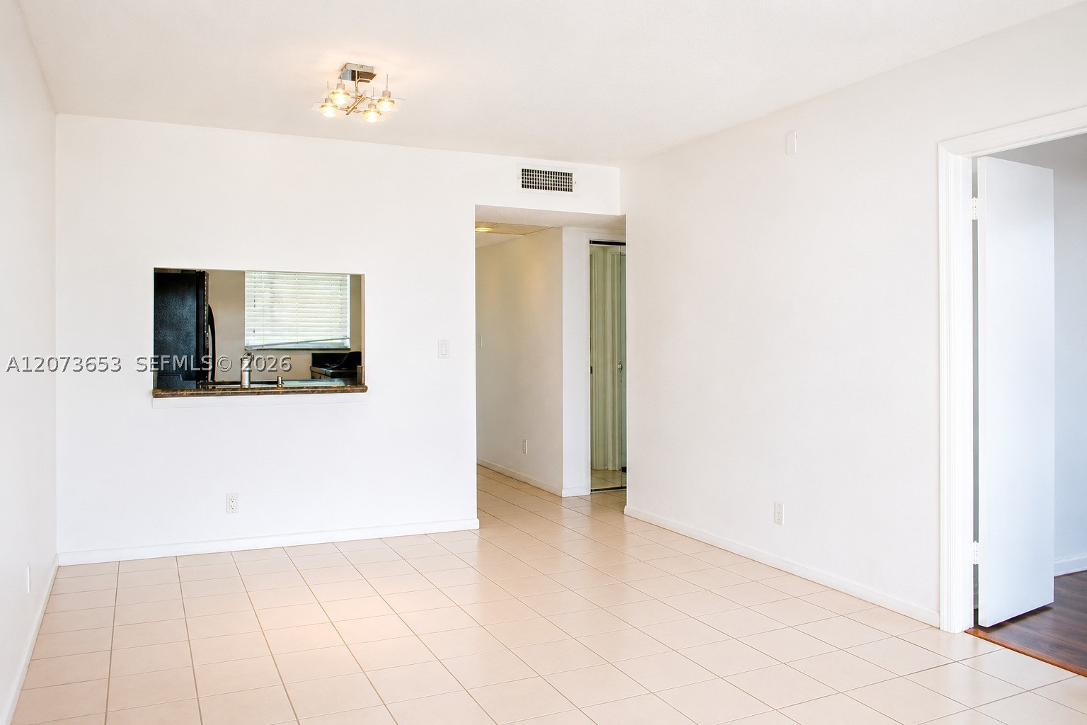 9230 Lagoon Pl 411 Property Photo 3