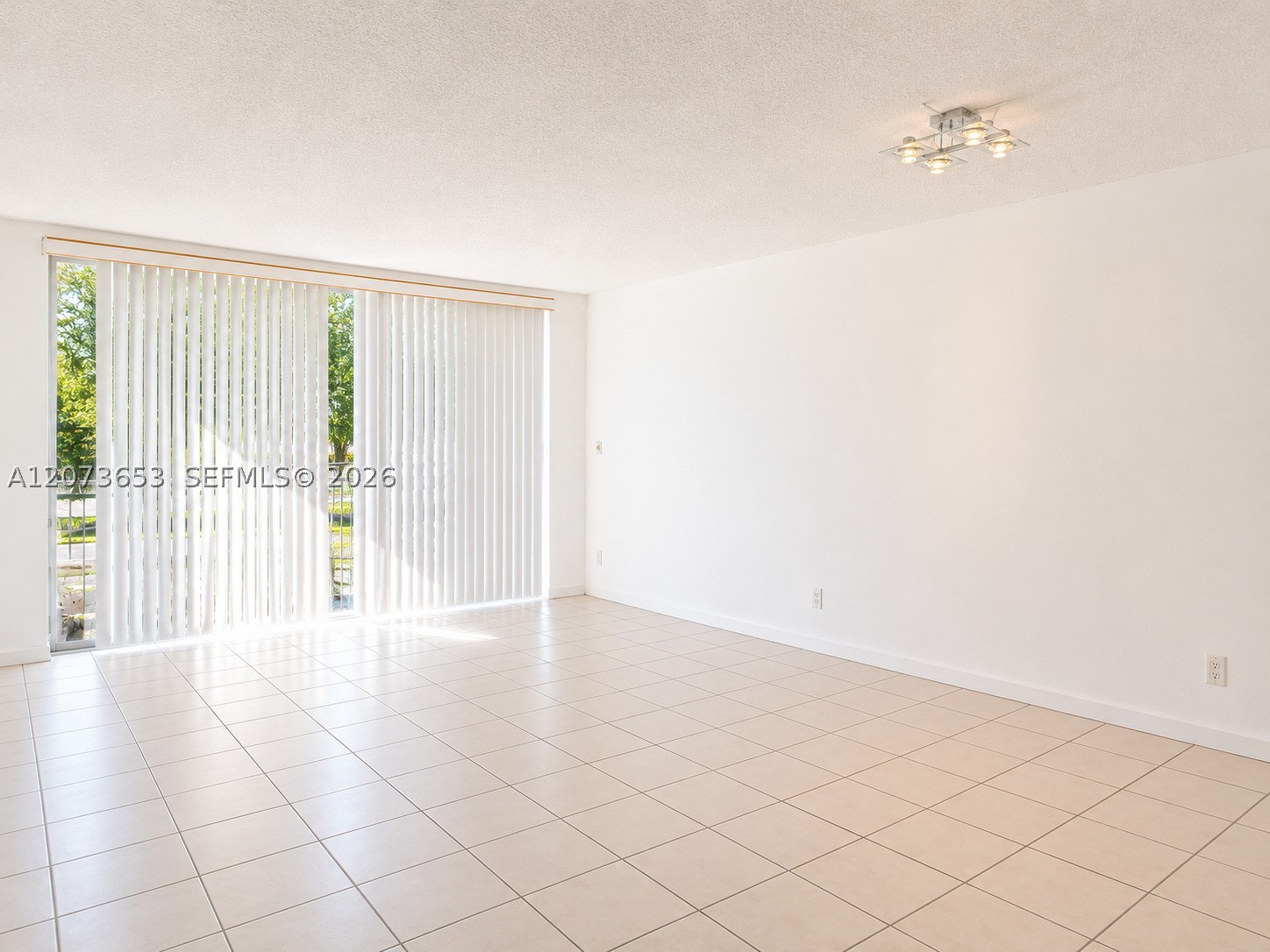 9230 Lagoon Pl 411 Property Photo 5