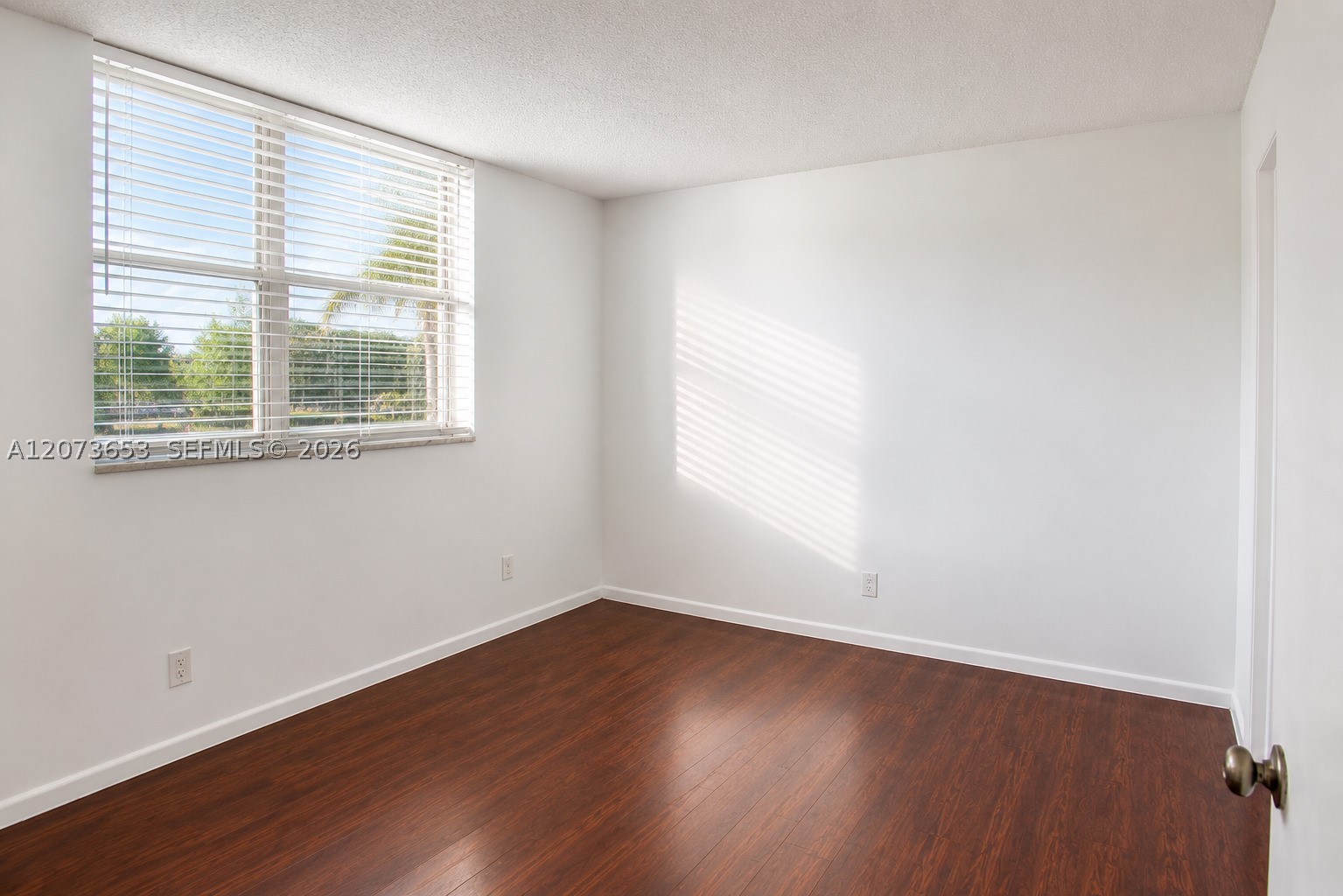 9230 Lagoon Pl 411 Property Photo 6