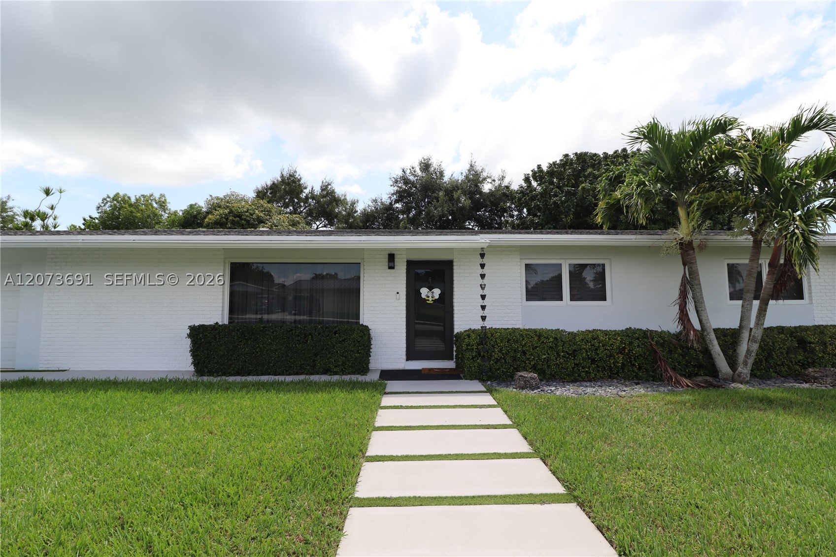 8123 SW 95th Ct Property Photo 1