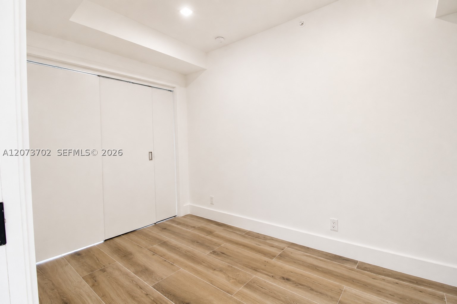 5601 Collins Ave 1009 Property Photo 27