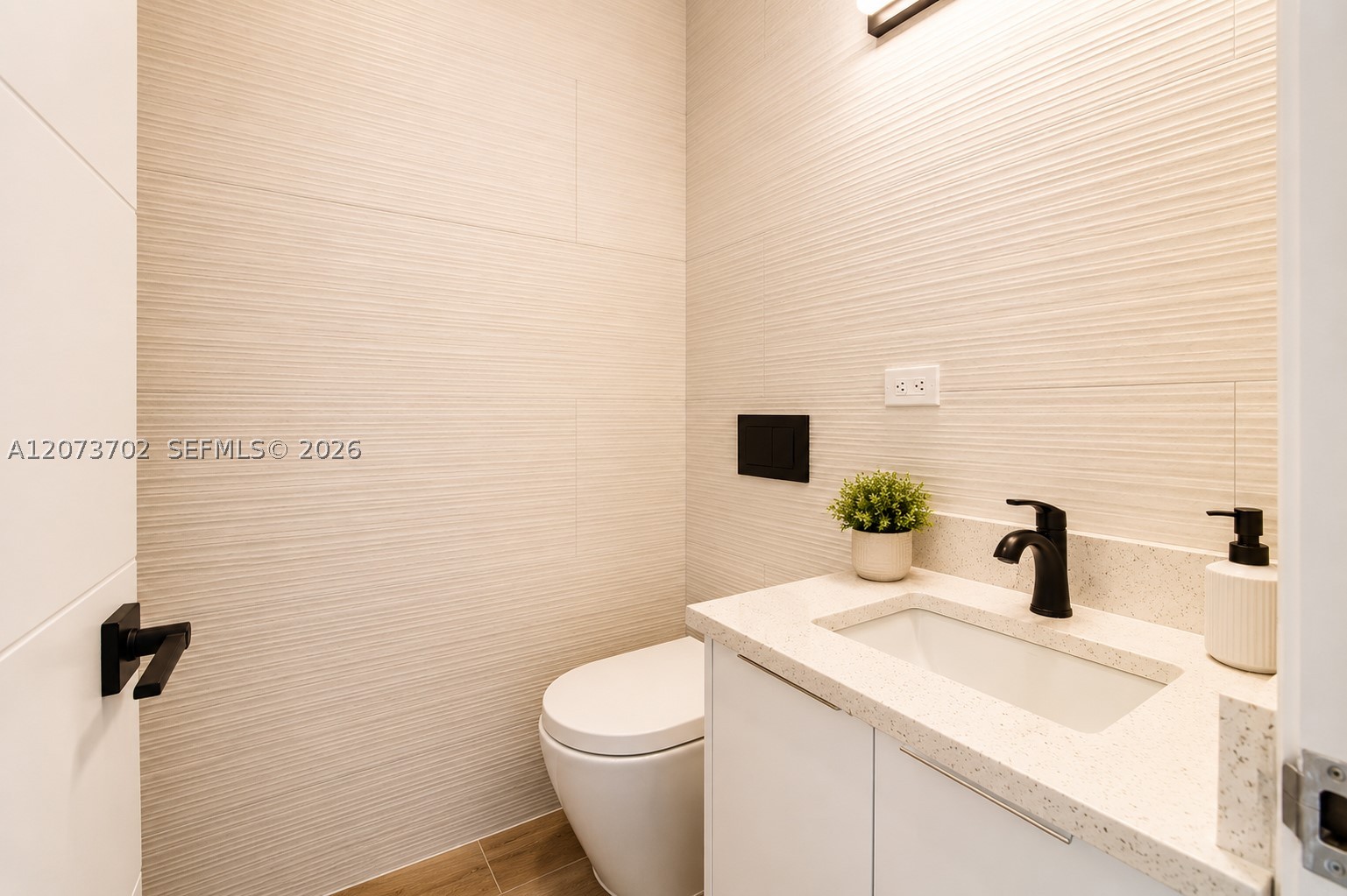 5601 Collins Ave 1009 Property Photo 28