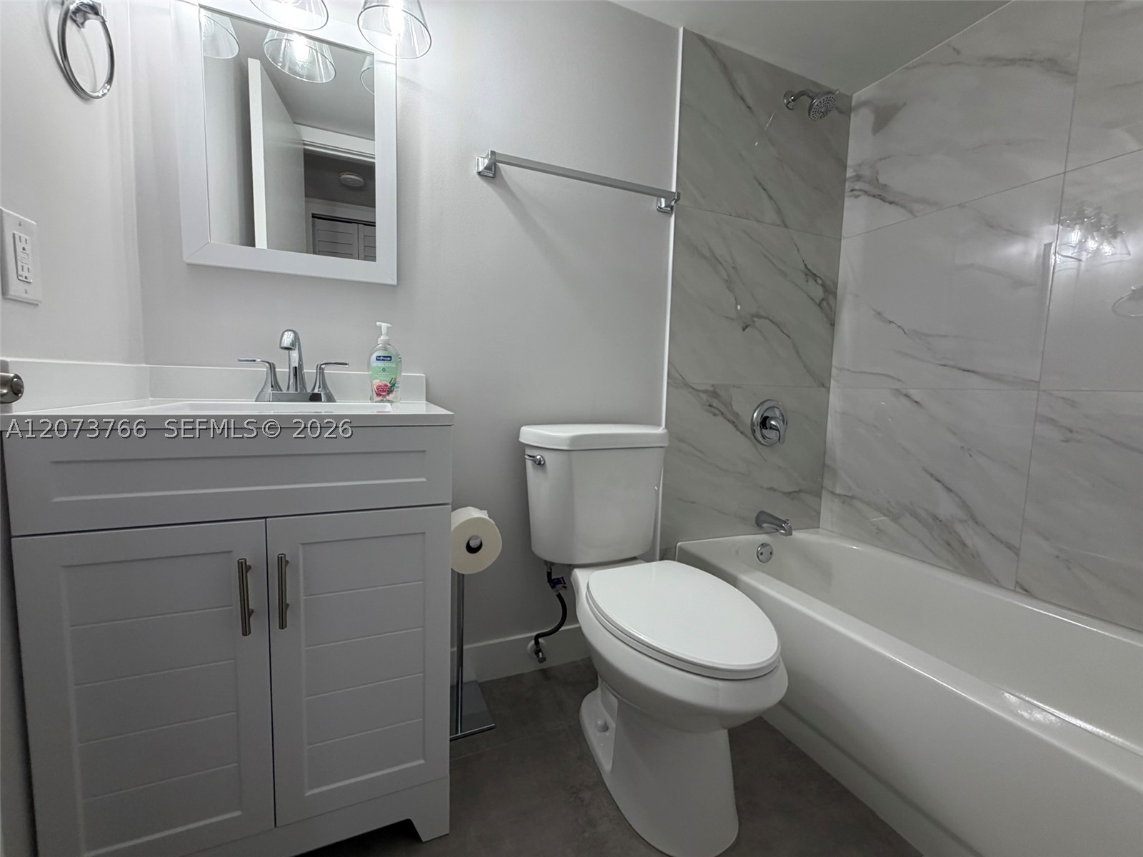 1360 W 41st St 103 Property Photo 5