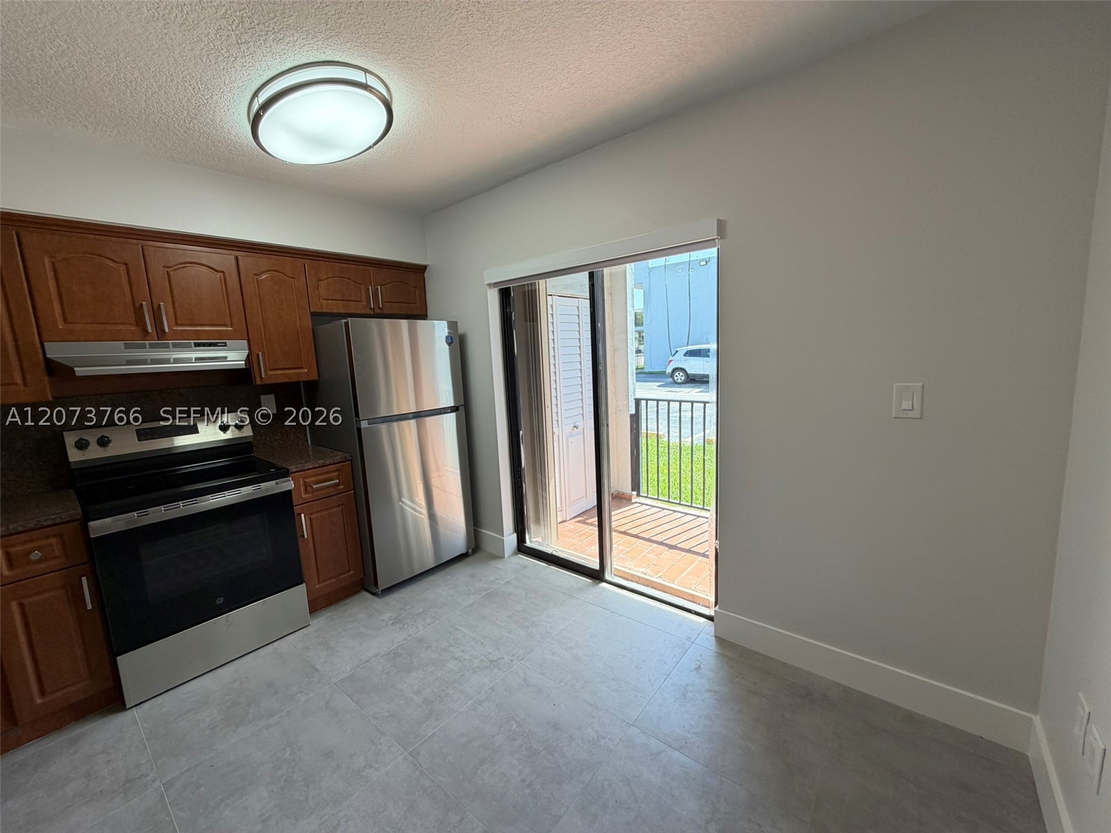 1360 W 41st St 103 Property Photo 11