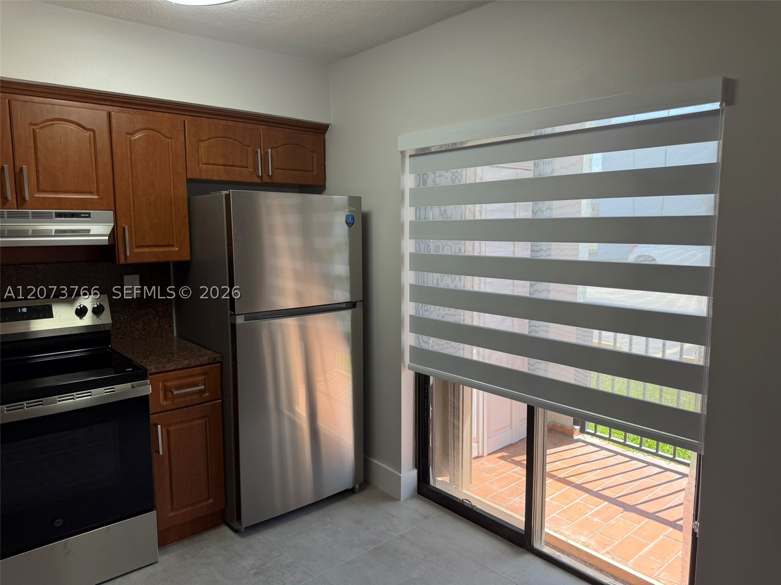 1360 W 41st St 103 Property Photo 12