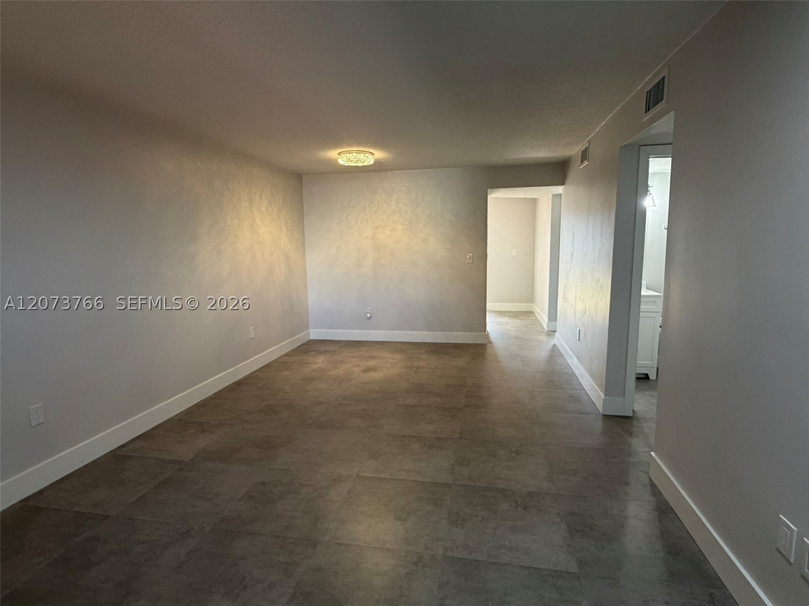 1360 W 41st St 103 Property Photo 14