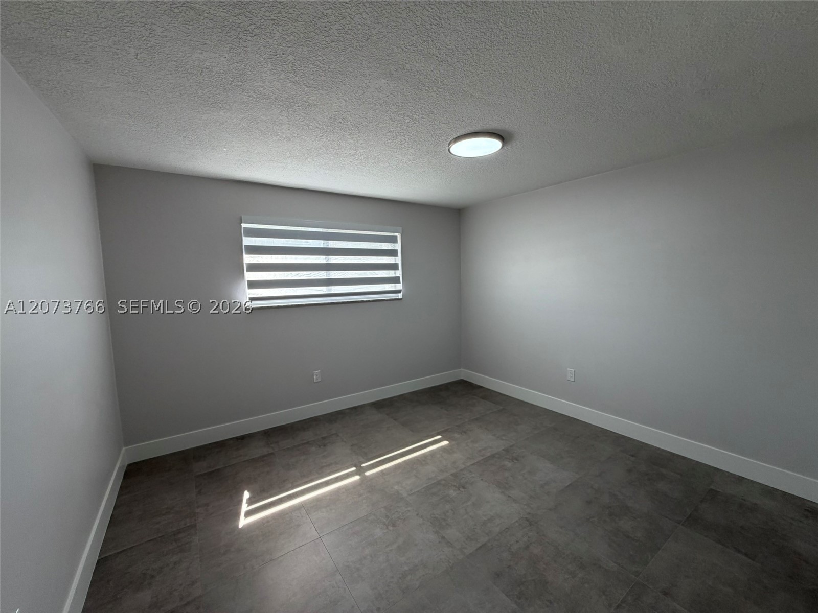 1360 W 41st St 103 Property Photo 17