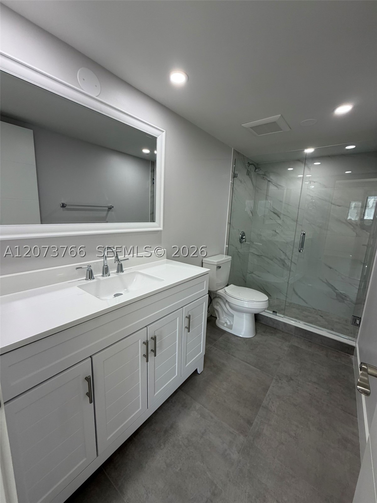 1360 W 41st St 103 Property Photo 19