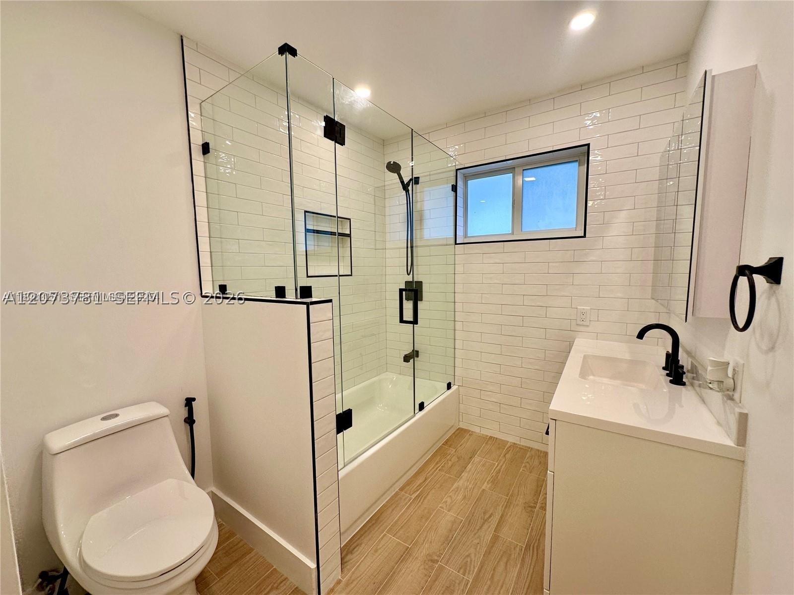 10300 Nw 35th Ct Property Photo 8