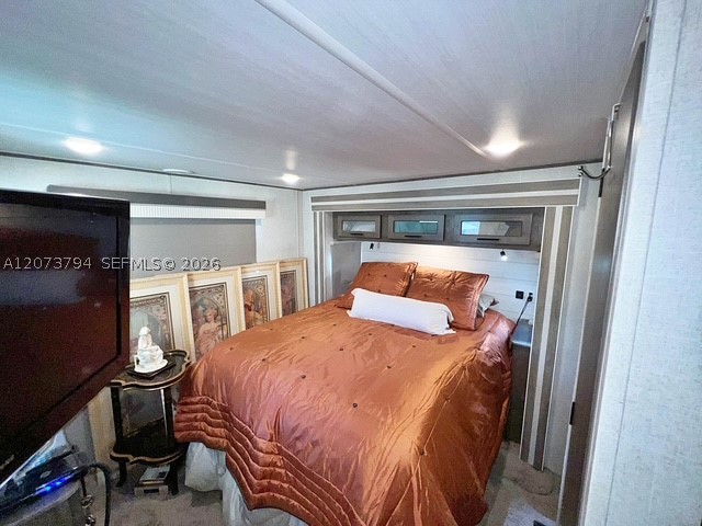 325 Calusa St Property Photo 5