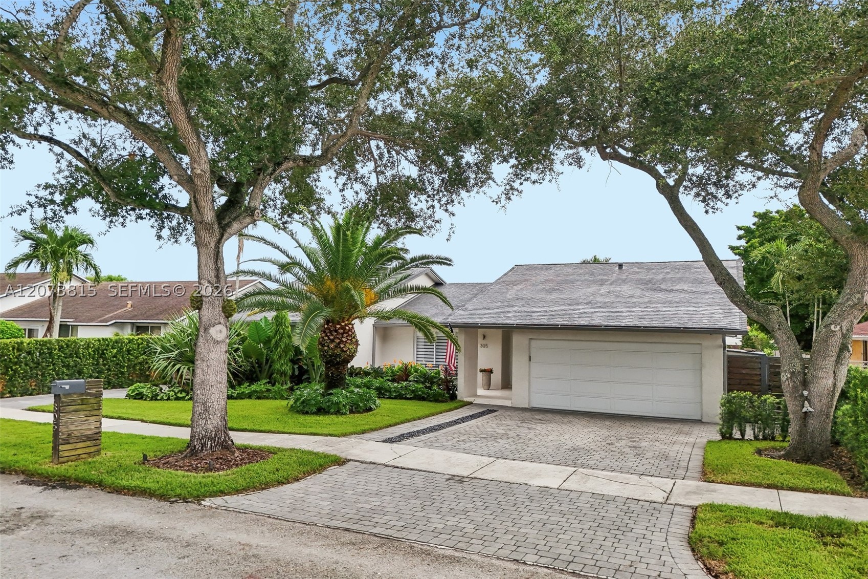 305 SW 134th Ct Property Photo 1