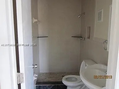 2410 Nw 34th St 2 Property Photo 3