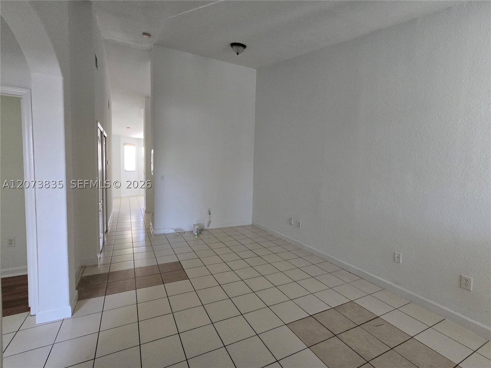 1661 Se 29th Ct 200 Property Photo 3