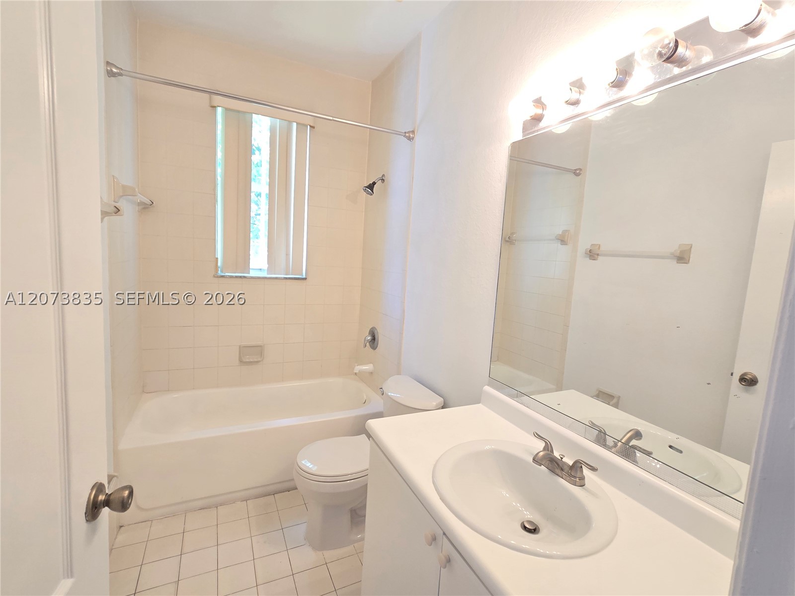 1661 Se 29th Ct 200 Property Photo 5