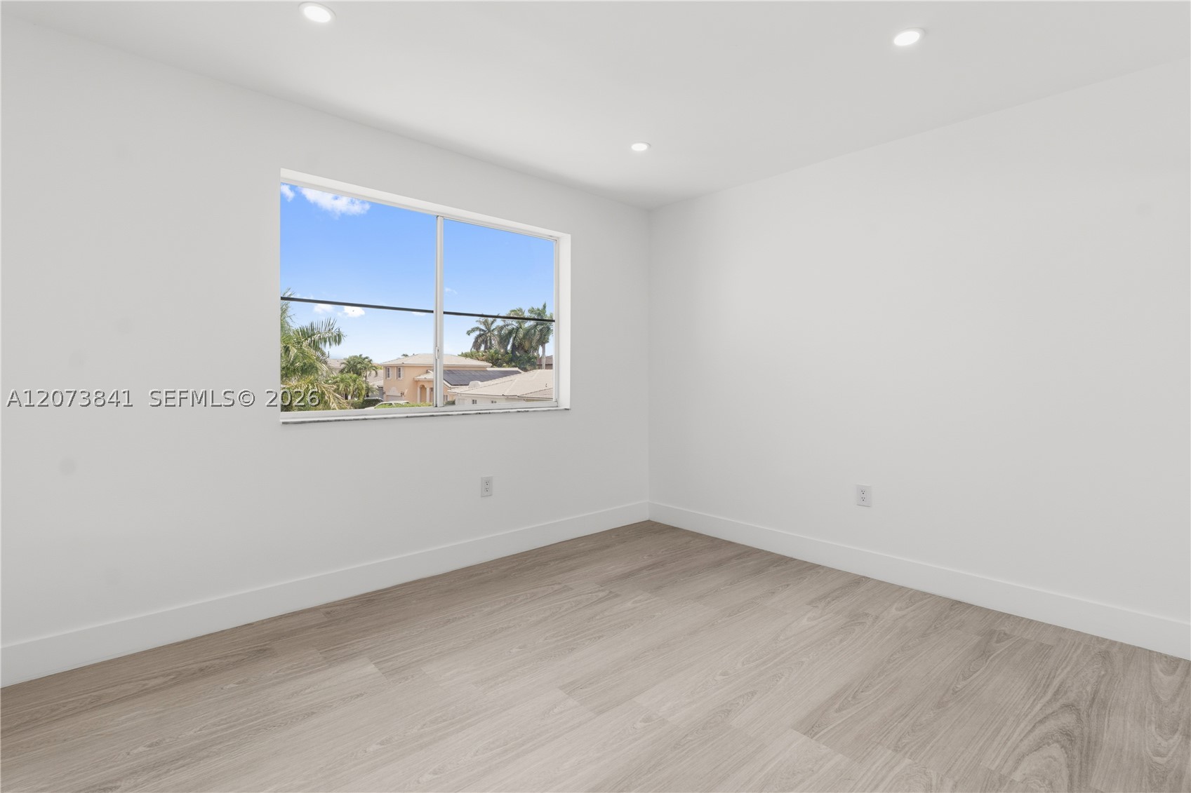 A12073841 Property Photo 11