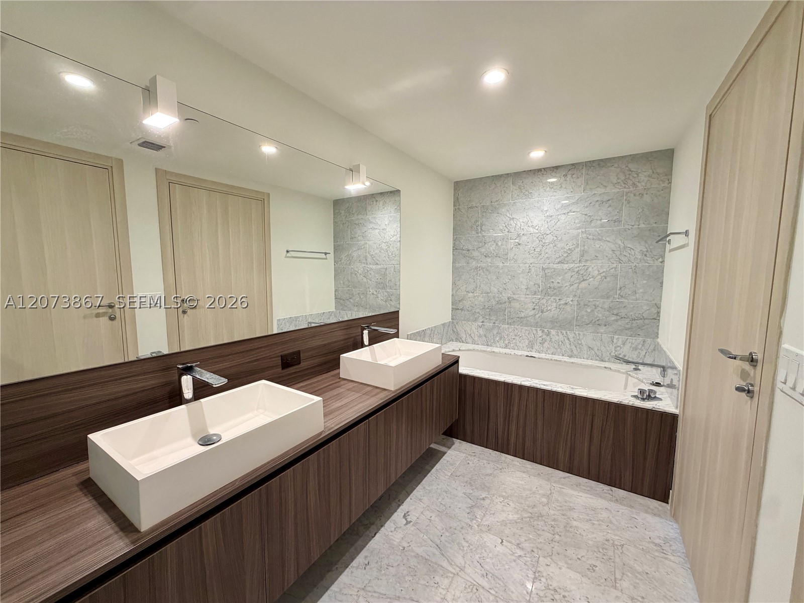 1000 Brickell Plz 4301 Property Photo 66