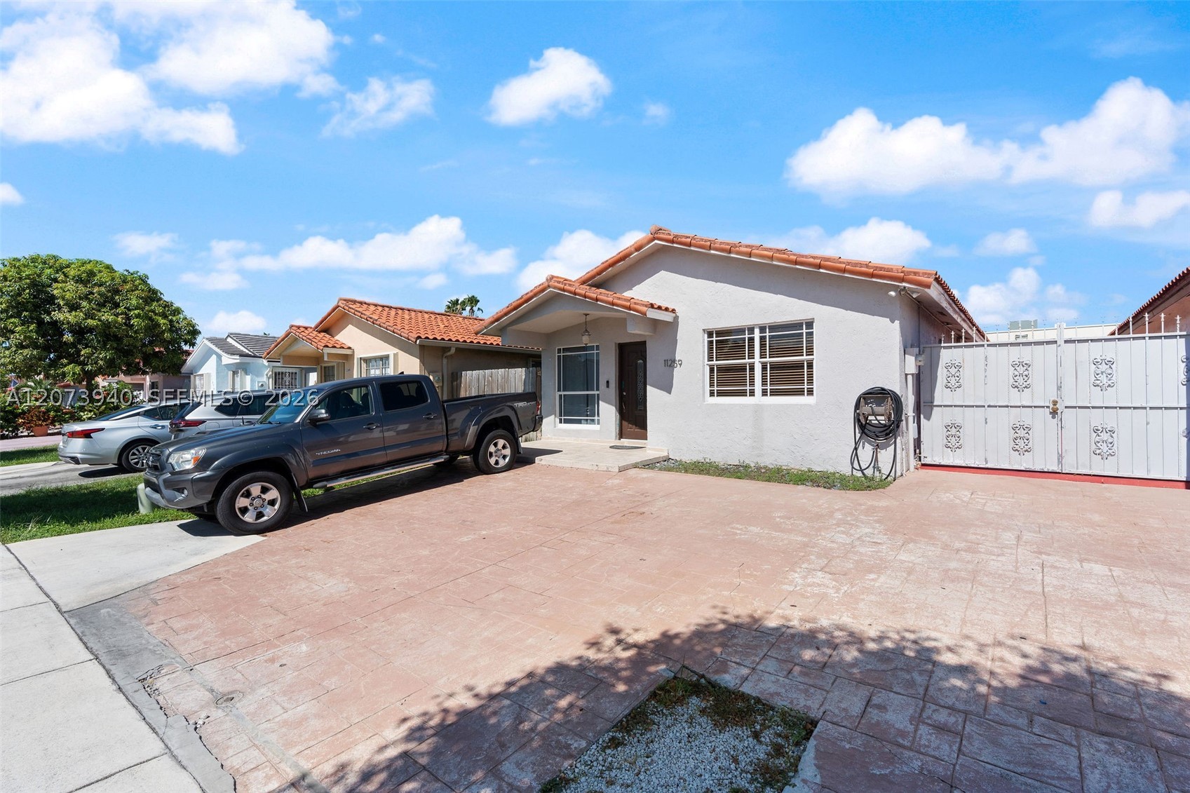 11259 Nw 88th Ave - Property Photo 2