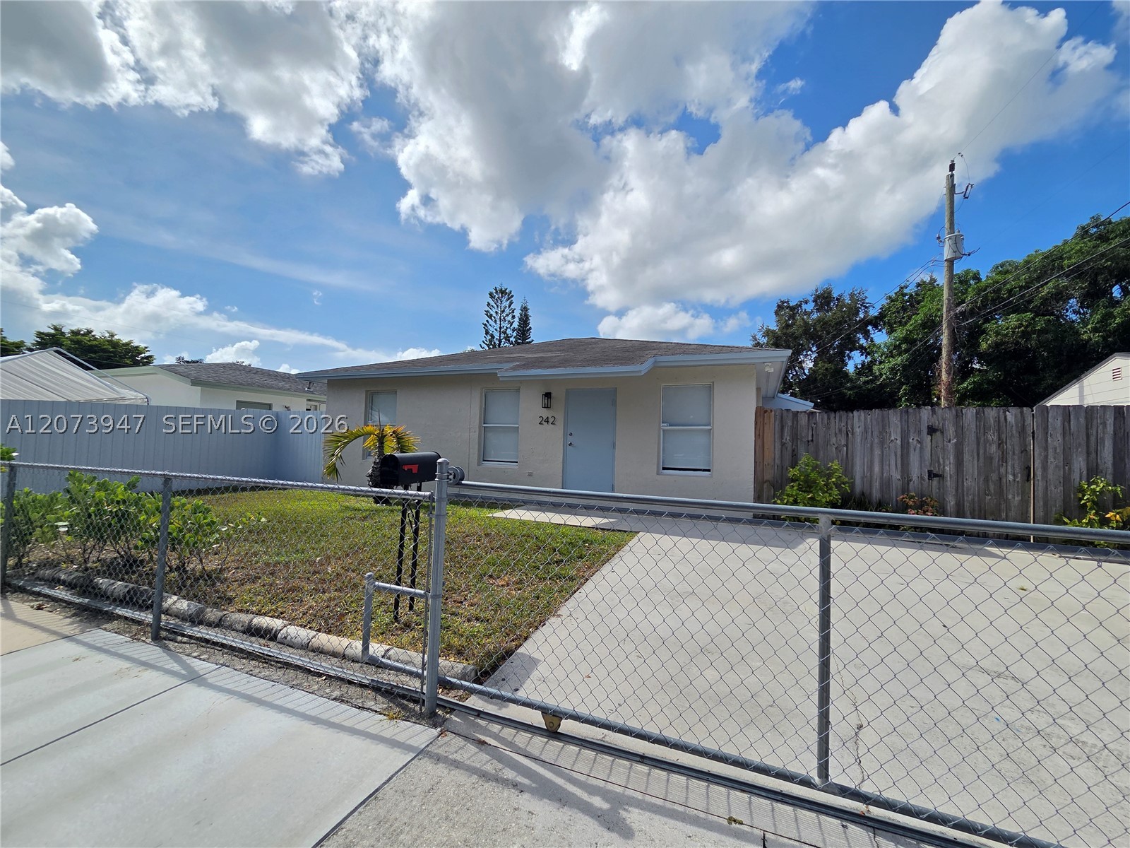 242 Nw 51st Ave 0 Property Photo 2