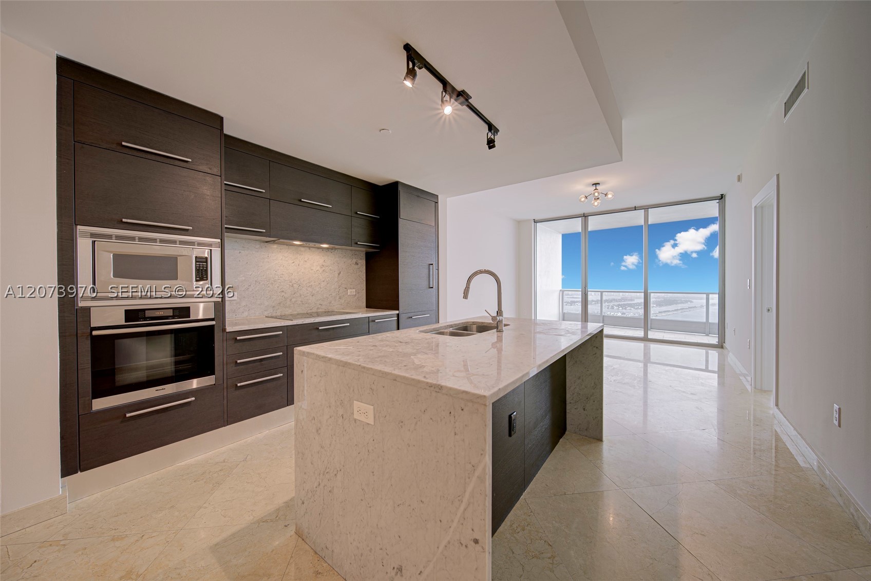 900 Biscayne Blvd 5203 Property Photo 1