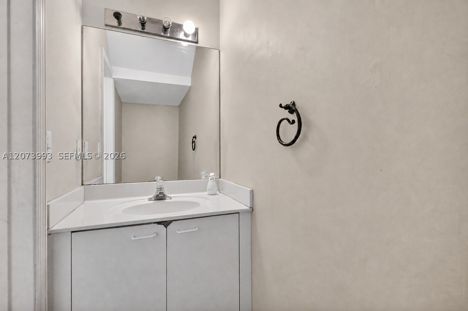 253 Ne 211th Ter Property Photo 11