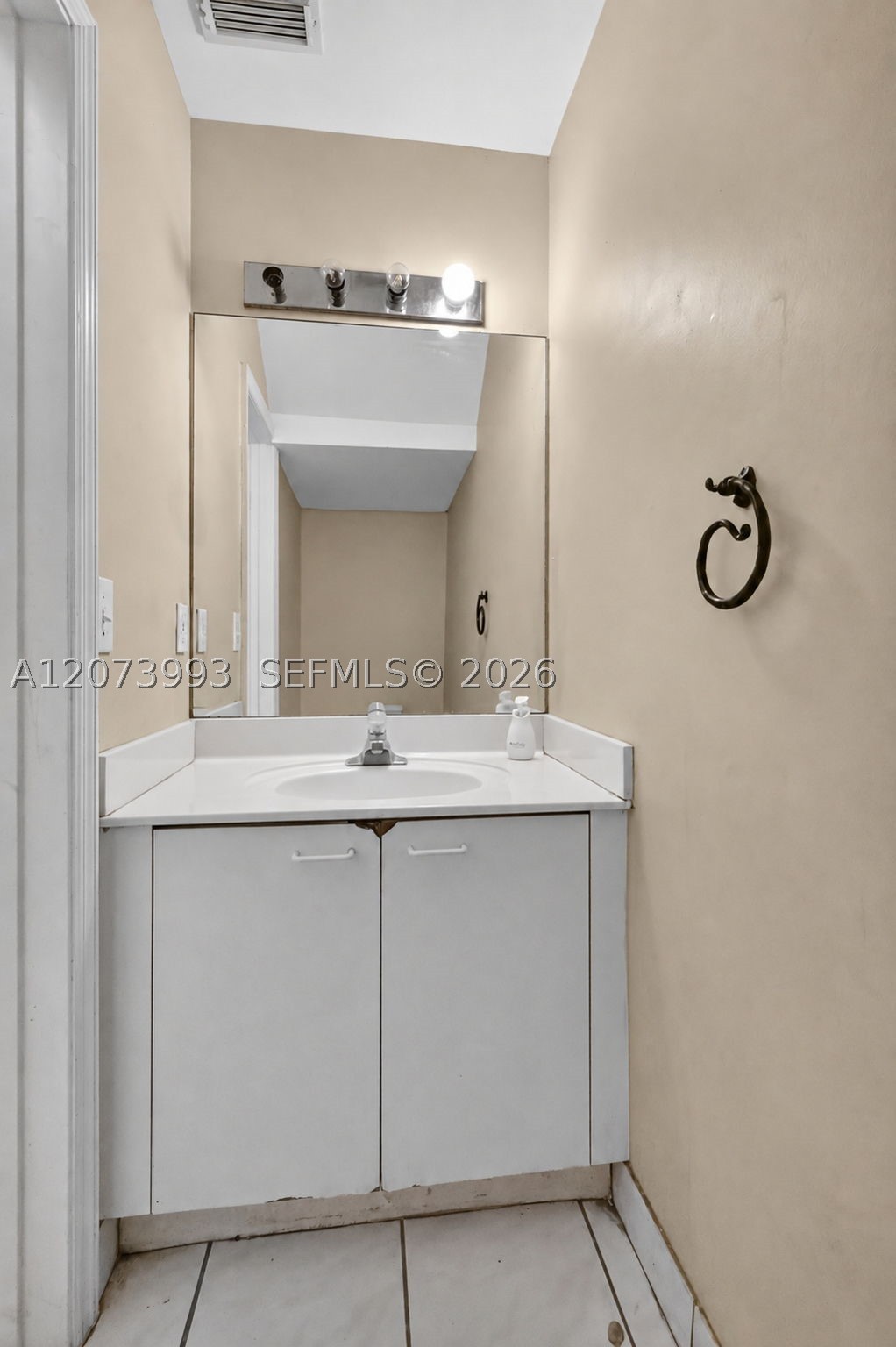 253 Ne 211th Ter Property Photo 12